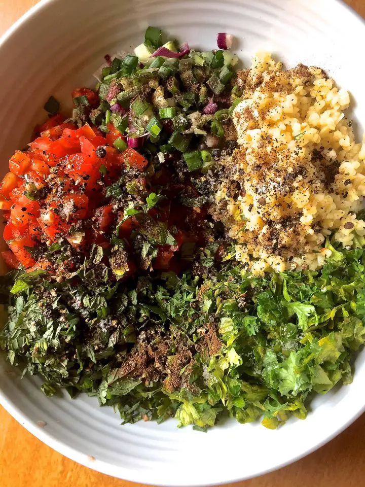 Levantine Tabbouleh - Parsley Tomato Bulgar Salad - PepperOnPizza